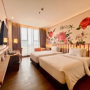 Spring Deluxe Room Twin Bed